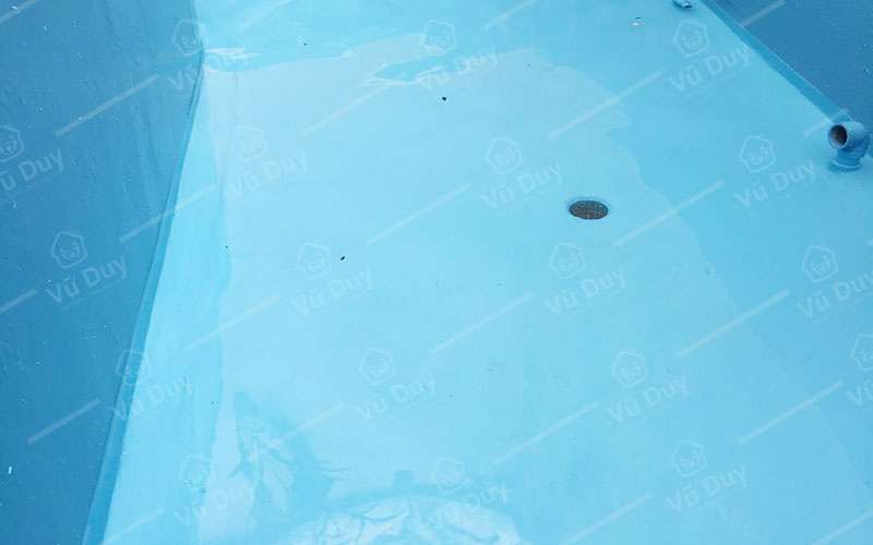 Sàn bể bơi sau khi Vũ Duy hoàn thành thi công sơn epoxy chống thấm
